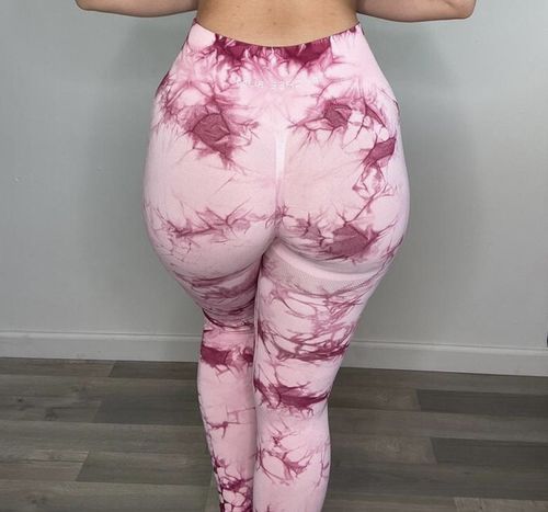 Customer photo review of Black and White Marble Scrunch Butt Leggings