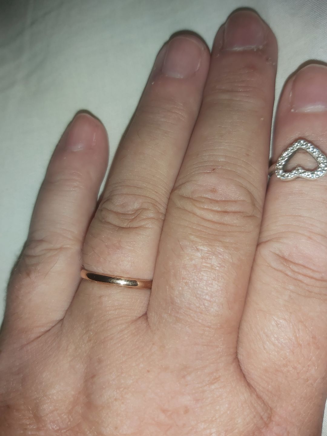 Customer photo review of Rose Gold 2mm Wonder Ring