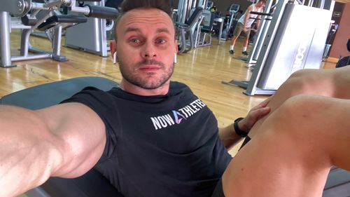 Customer photo review of Camiseta Essential - Black