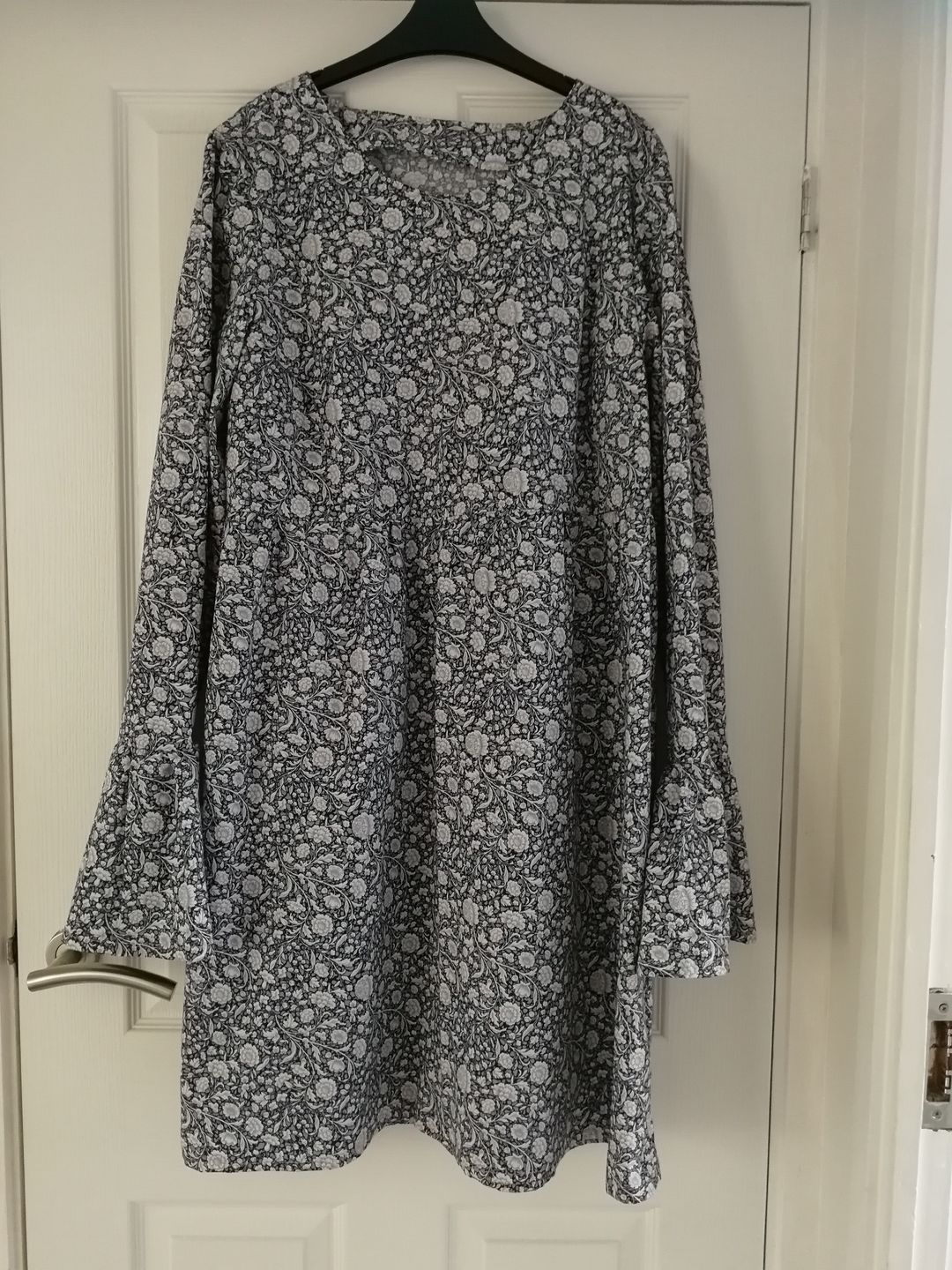 Customer photo review of Elegant Floral Rose & Hubble Cotton Poplin Fabric