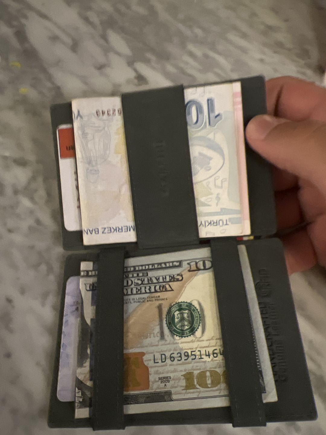 Customer photo review of Essenziale Magic Wallet
