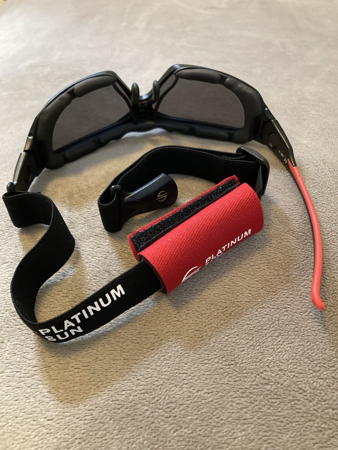 Customer photo review of Sports Polarized Sunglasses with Extreme-sports Strap UV400 | Amphibia - Black