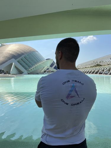 Customer photo review of Camiseta Essential - White