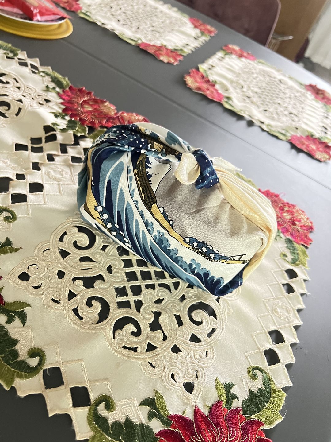 Customer photo review of Hokusai Ukiyo-e Furoshiki 48cm | The Great Wave off Kanagawa