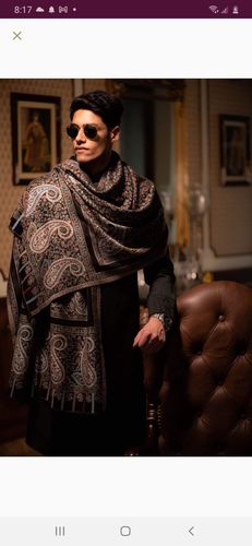 Customer photo review of Pashtush Women'S Jamawar Shawl, Navy Blue
