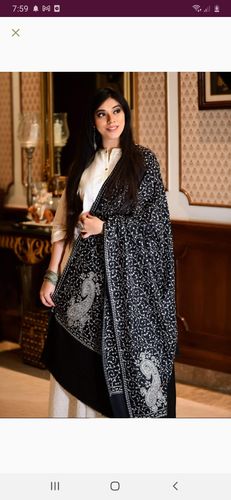 Customer photo review of Pashtush Women'S Jamawar Shawl, Arabic Blue