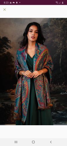 Customer photo review of Pashtush Women'S Antique Scarf, Extra Soft Bamboo, Peacock Green