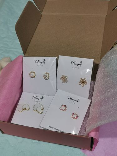 Customer photo review of Aretes Flores de Primavera