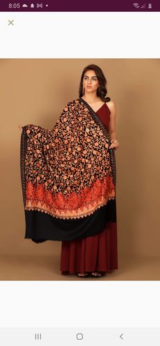 Customer photo review of Pashtush Women'S Jamawar Shawl, Black