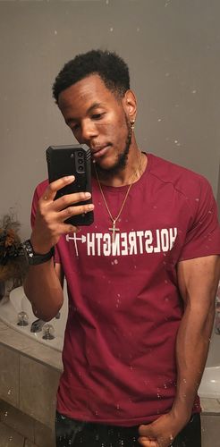 Customer photo review of HolStrength Performance Tee - Maroon