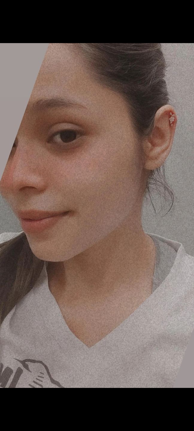 Customer photo review of Piercing de Florecita con Zirconias