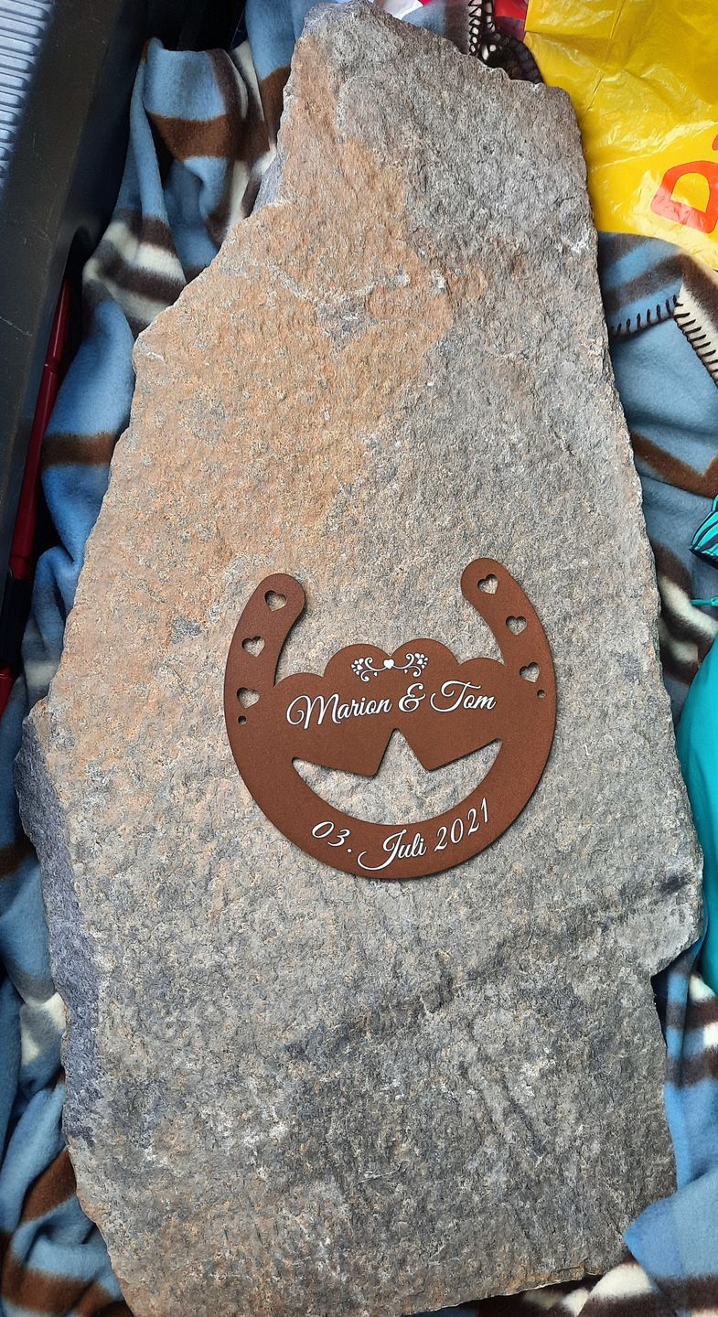 Customer photo review of Glückshufeisen aus edlem Stahl noble Design (personalisierbar) - ausgefallenes Hochzeitsgeschenk