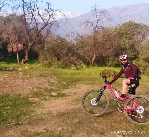 Reseña con foto de un cliente sobre Cortaviento Phantom M12 ROJO Lameda