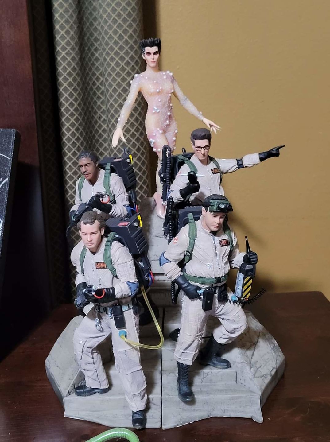 Customer photo review of Original Iron Studios Gozer 1/10 The Gozerian Ghostbusters Miniature Collection