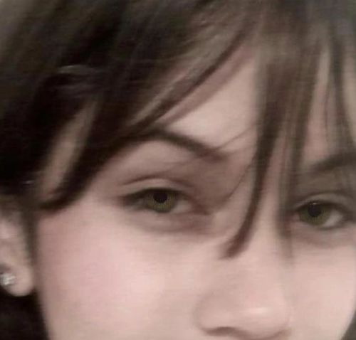 Customer photo review of Queen Brown Colored Contact Lenses