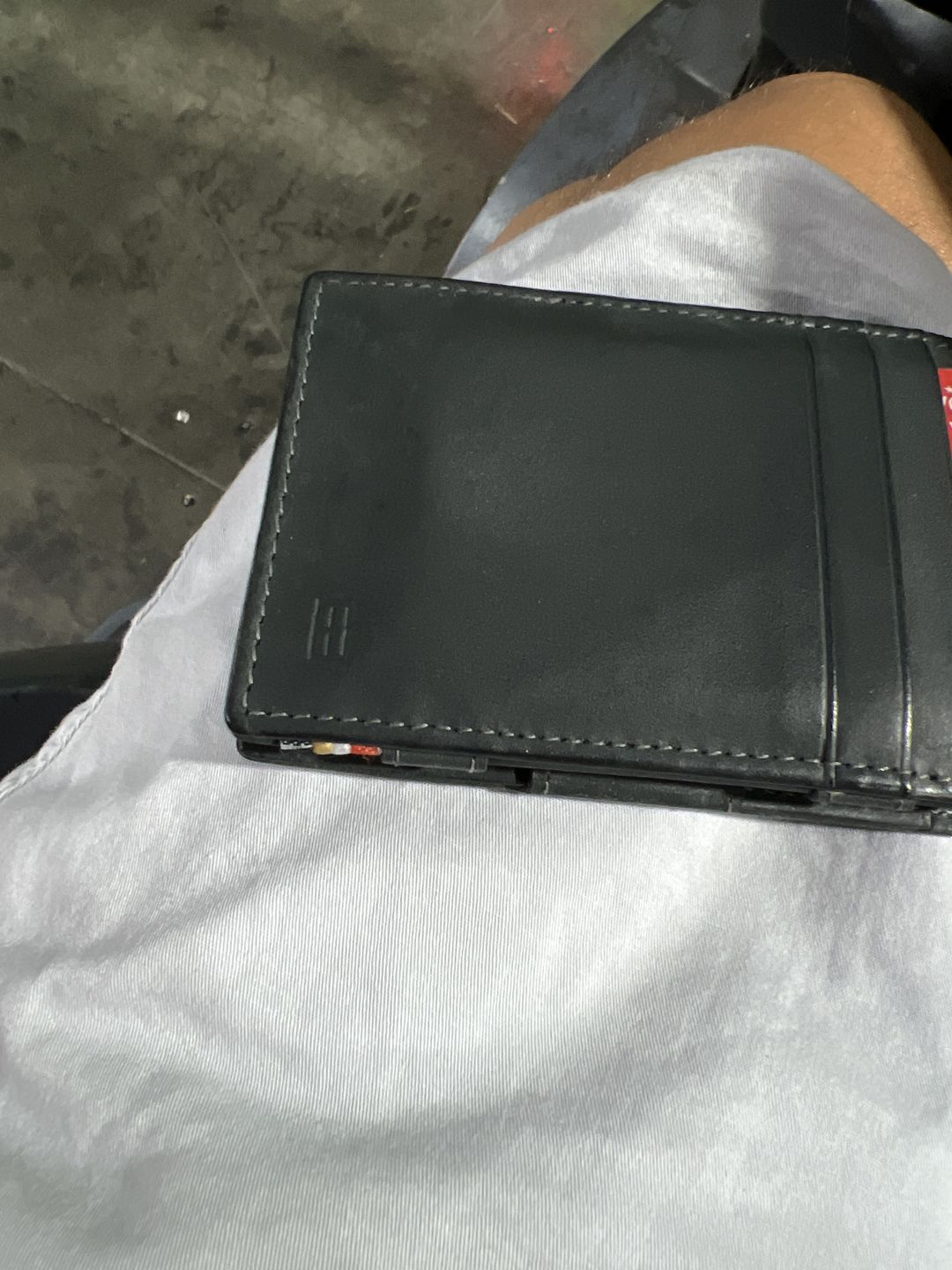 Customer photo review of Essenziale Magic Wallet ID Window