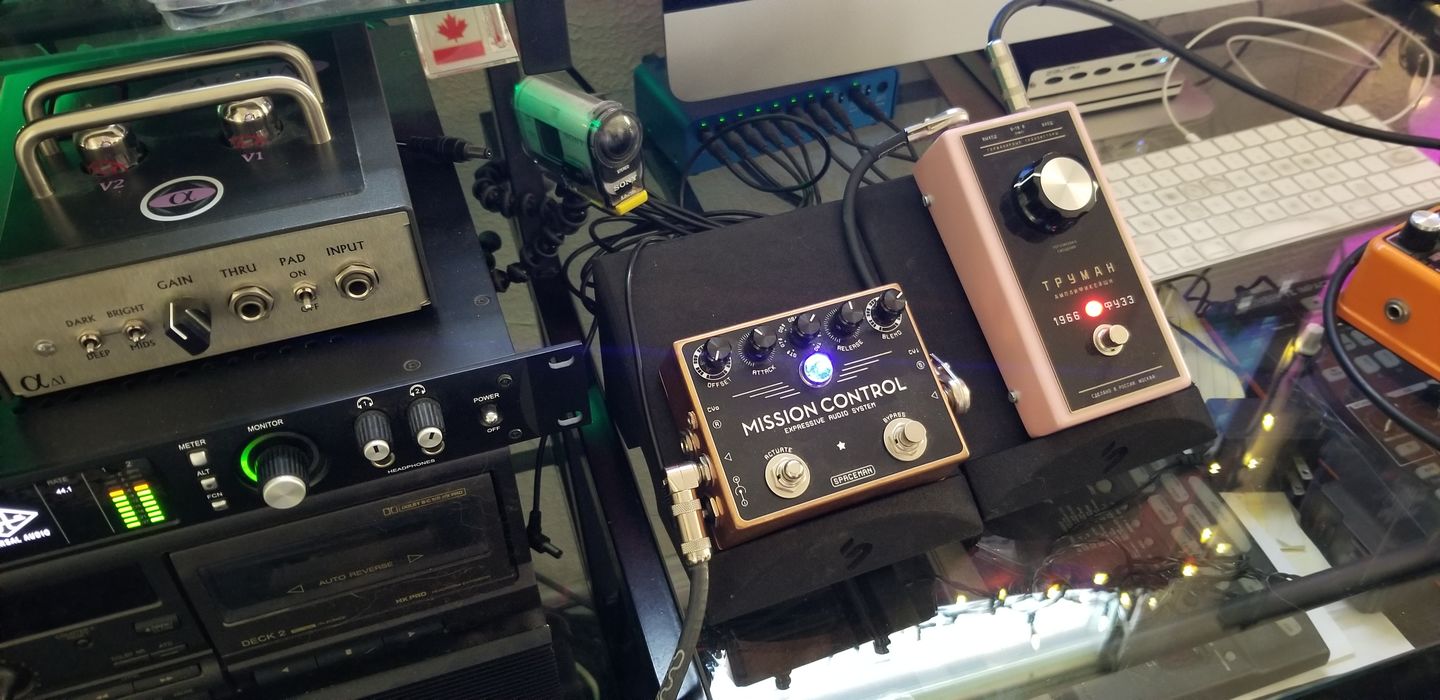 Customer photo review of PEDAL STAND | Audio Interface Foam Desk Angle Riser