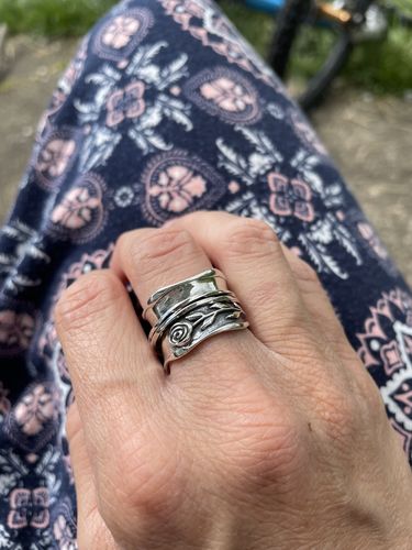 Customer photo review of Fidget Spinner Rose Ring Sterling Silver