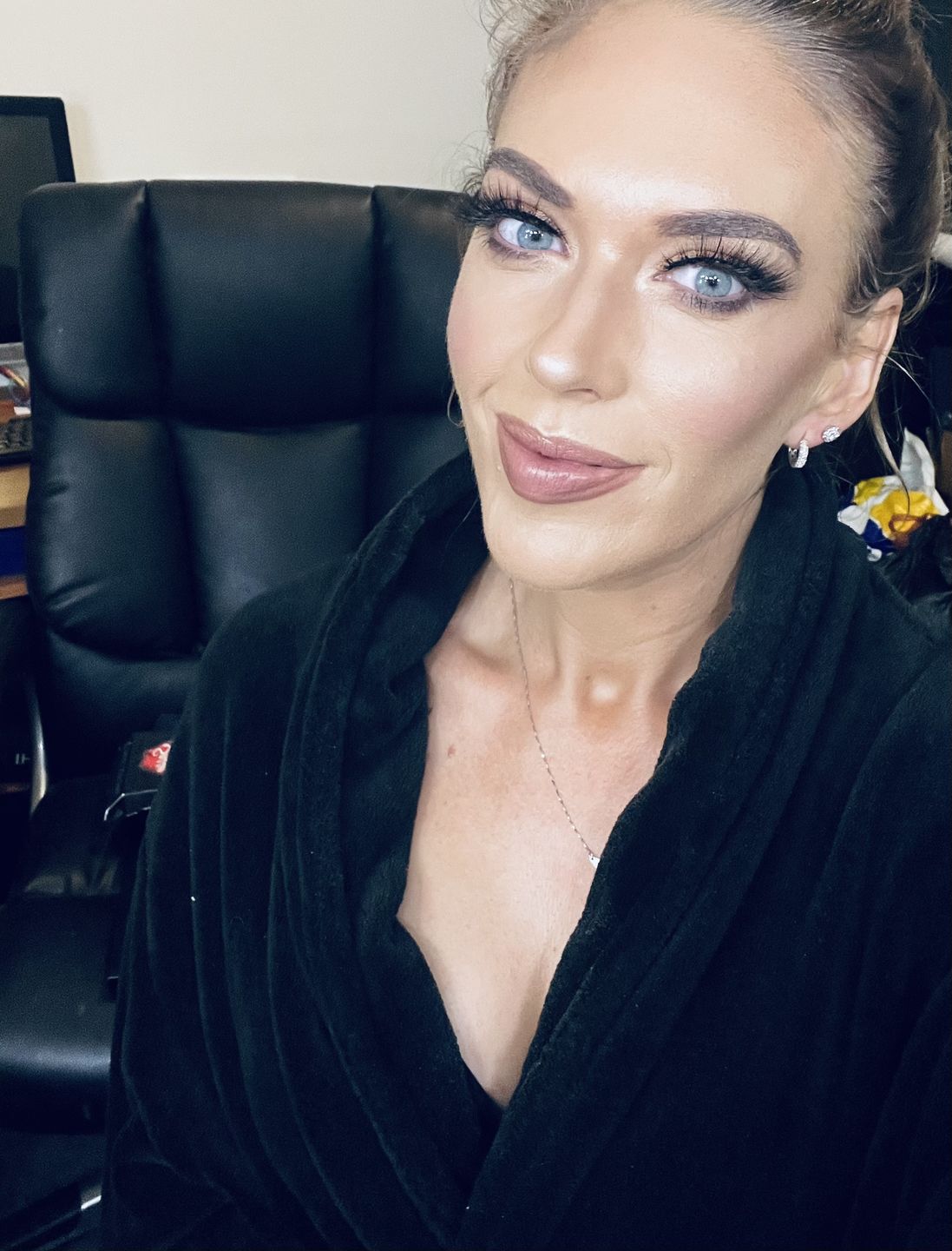 Customer photo review of St!cky Stuff Lash Adhesive