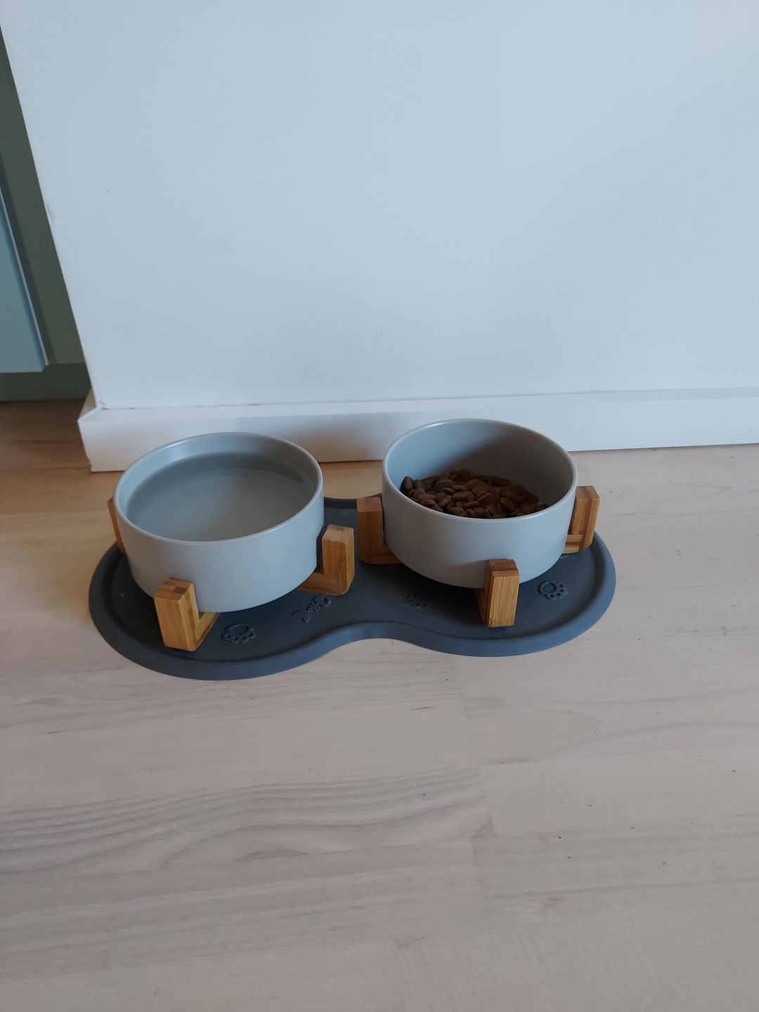 Customer photo review of Hundeskål med træ (grå)