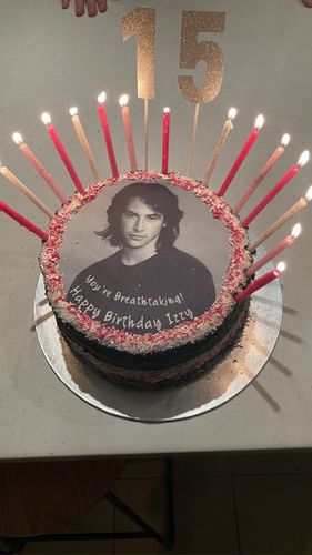 Customer photo review of 20 cm Pre-cut Circle Custom Edible Icing Image