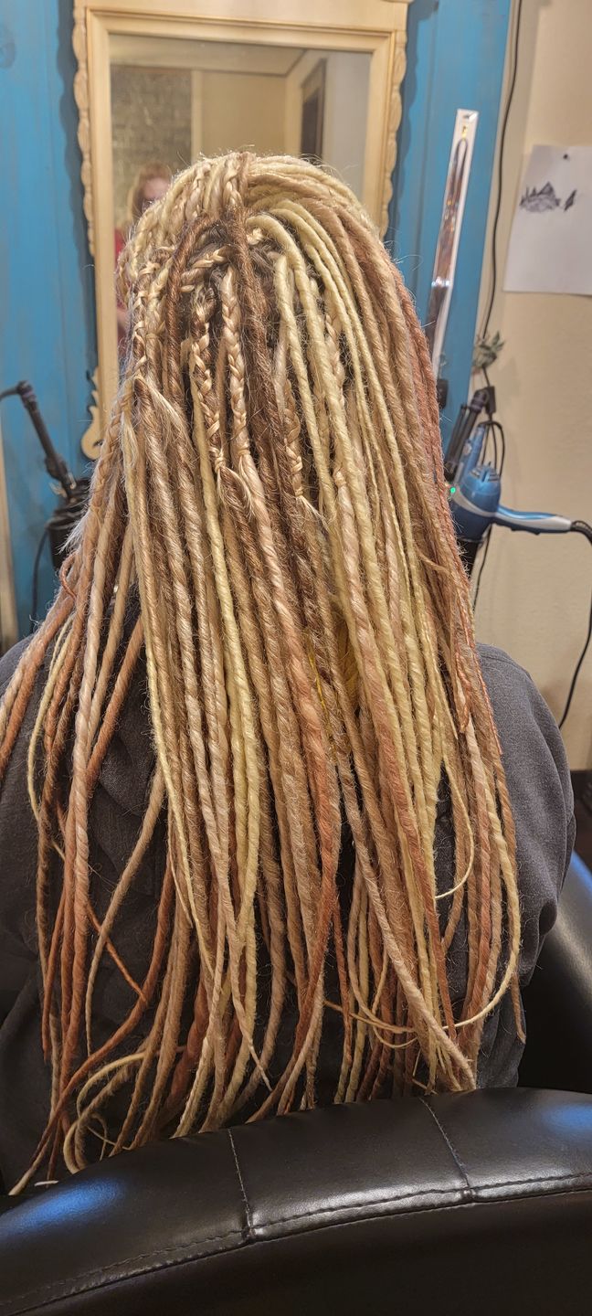 Customer photo review of Blush Melt - (1 pack of 5 Dreads)