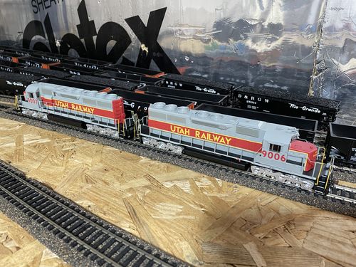 Customer photo review of Athearn HO RTR SD40M-2, Utah Railway #9006
