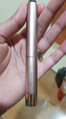 Customer photo review of O.TWO.O ROSE GOLD WATERPROOF LIQUID EYELINER