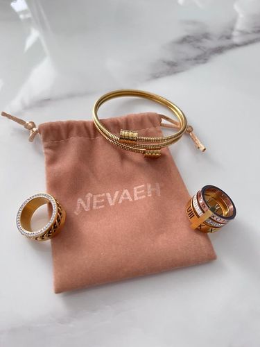Customer photo review of Twister Bangle Bracelet - Gold