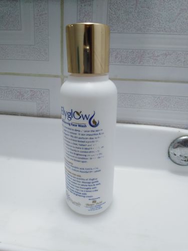 Customer photo review of Elyglow Whitening Face Wash