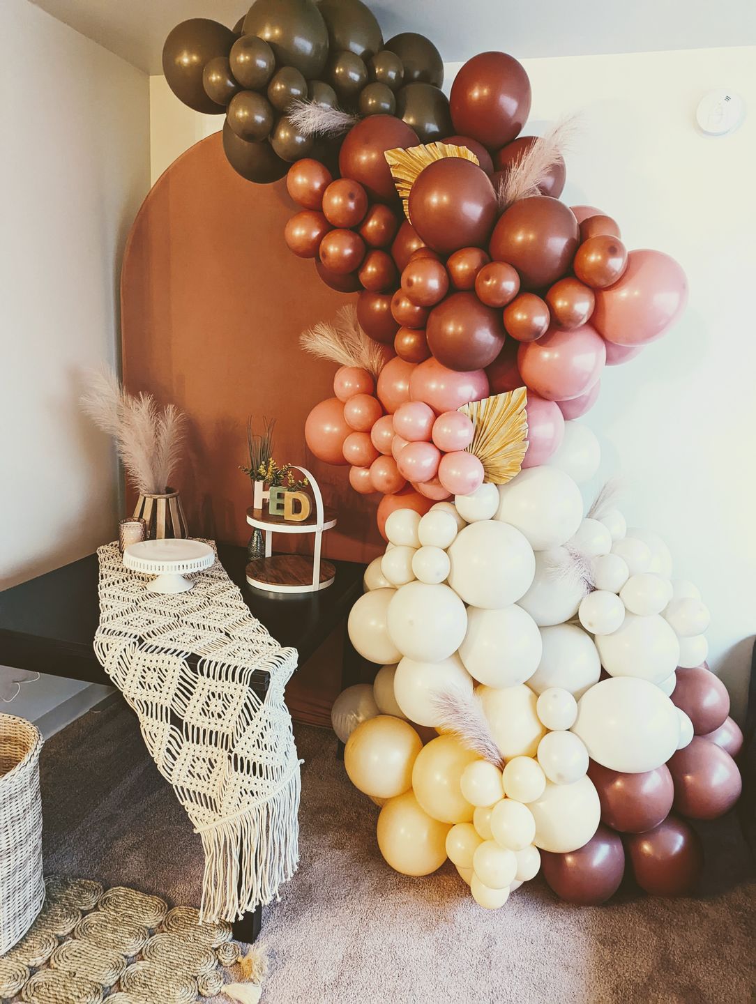 Customer photo review of Clips with The Arches to Attach the Balloon Garland