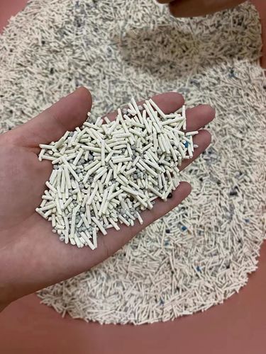 Customer photo review of Michu Mixed Tofu Cat Litter, Heavy Duty Flushable Kitty Litter