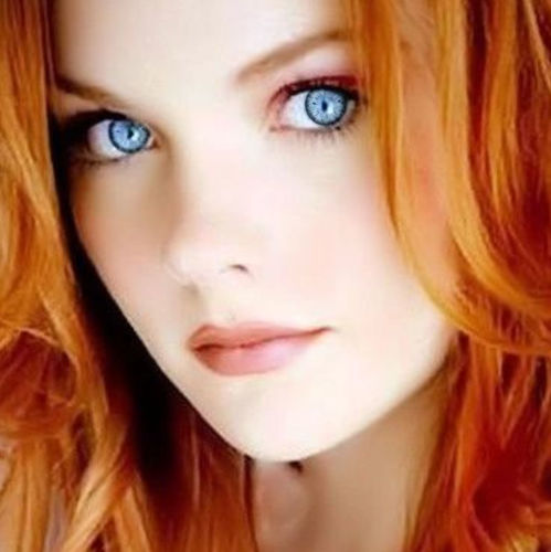 Customer photo review of Stunna Girl Colored Contact Lenses