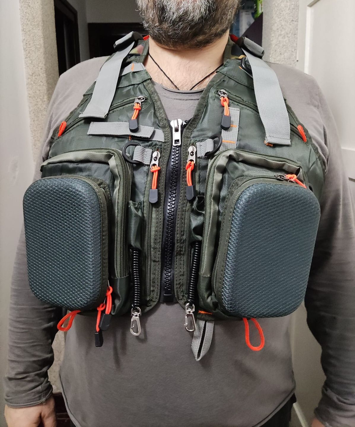 Customer photo review of Kylebooker  Premium Mesh Fishing Vest Pack With Multi-Pockets For Men And Women FV02