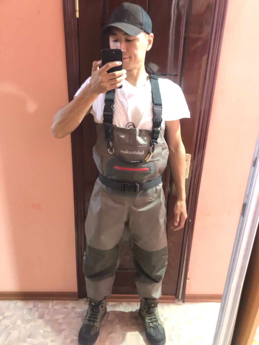 Customer photo review of Kylebooker Fly Fishing Felt Sole Wading Boots Waders Shoes WB001