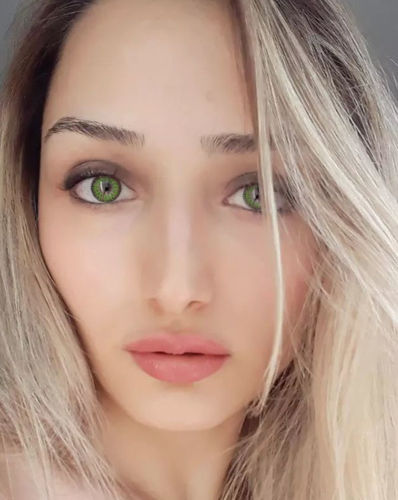 Customer photo review of Vika Tricolor Green Colored Contact Lenses