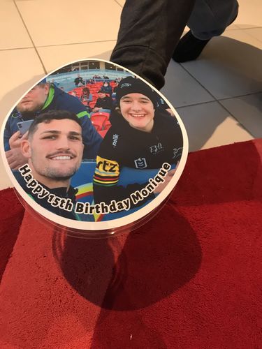 Customer photo review of 20 cm Pre-cut Circle Custom Edible Icing Image