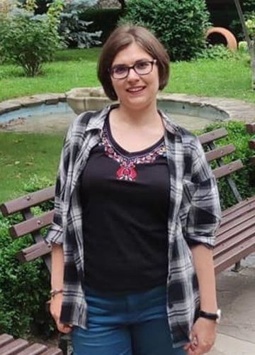 Customer photo review of Дамска тениска с дълбоко деколте бродирана с шевица "Плодородие"