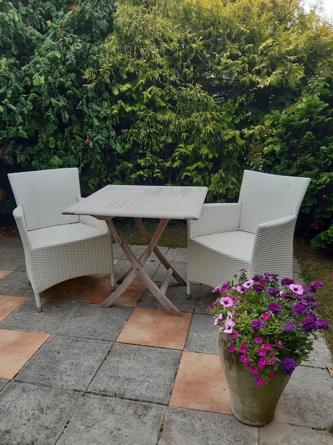 Customer photo review of Teak Klapptisch Henley - Quadratisch