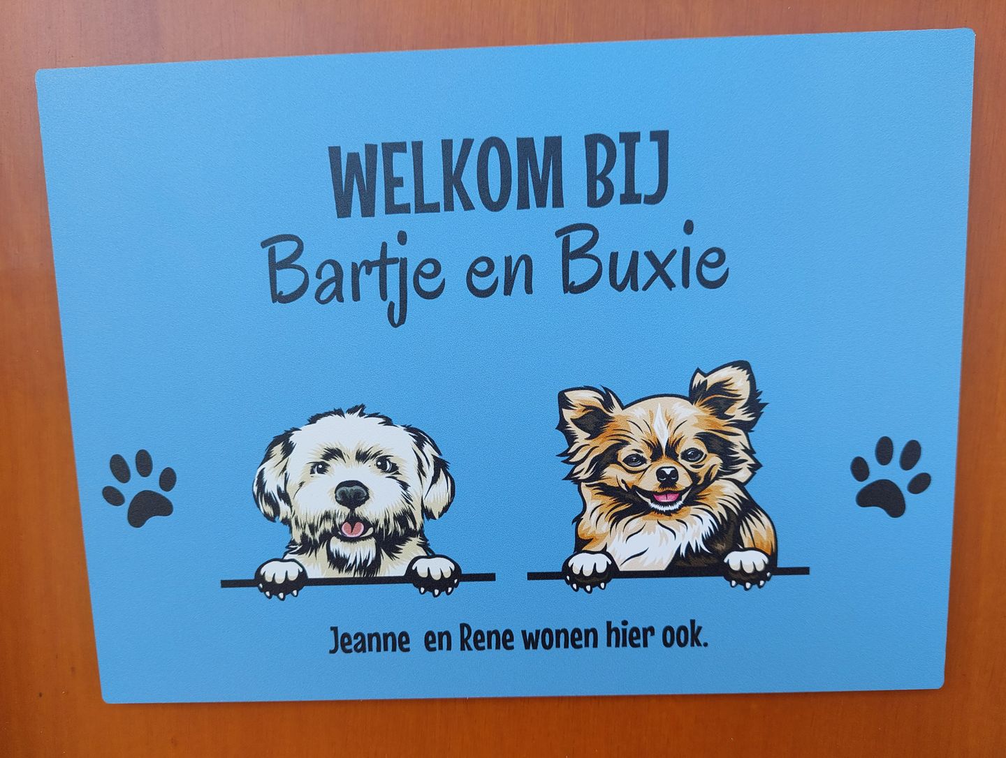 Customer photo review of Spionerende huisdieren- Gepersonaliseerde deurbord