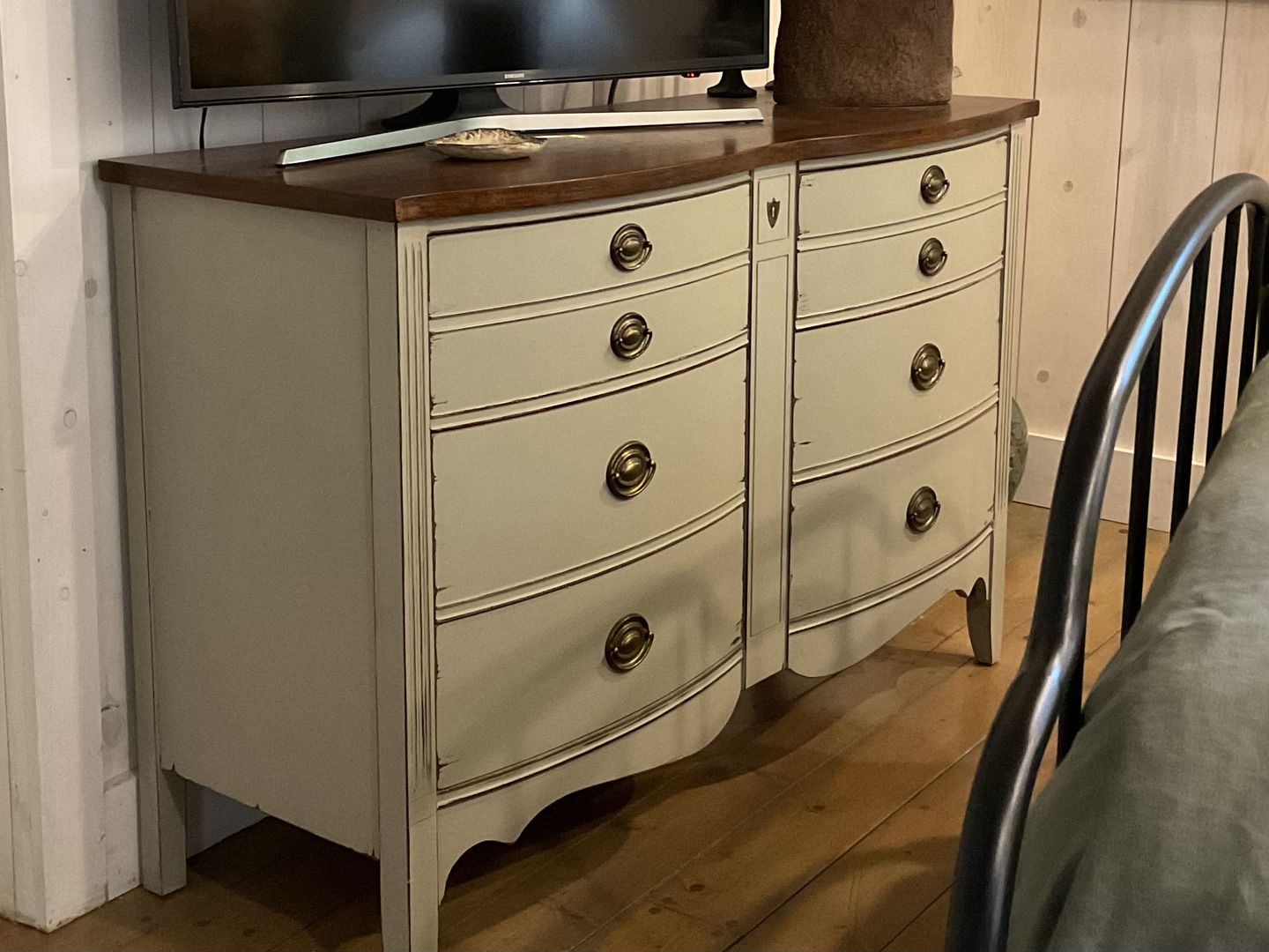 Customer photo review of Hugo Grey - One Step Paint