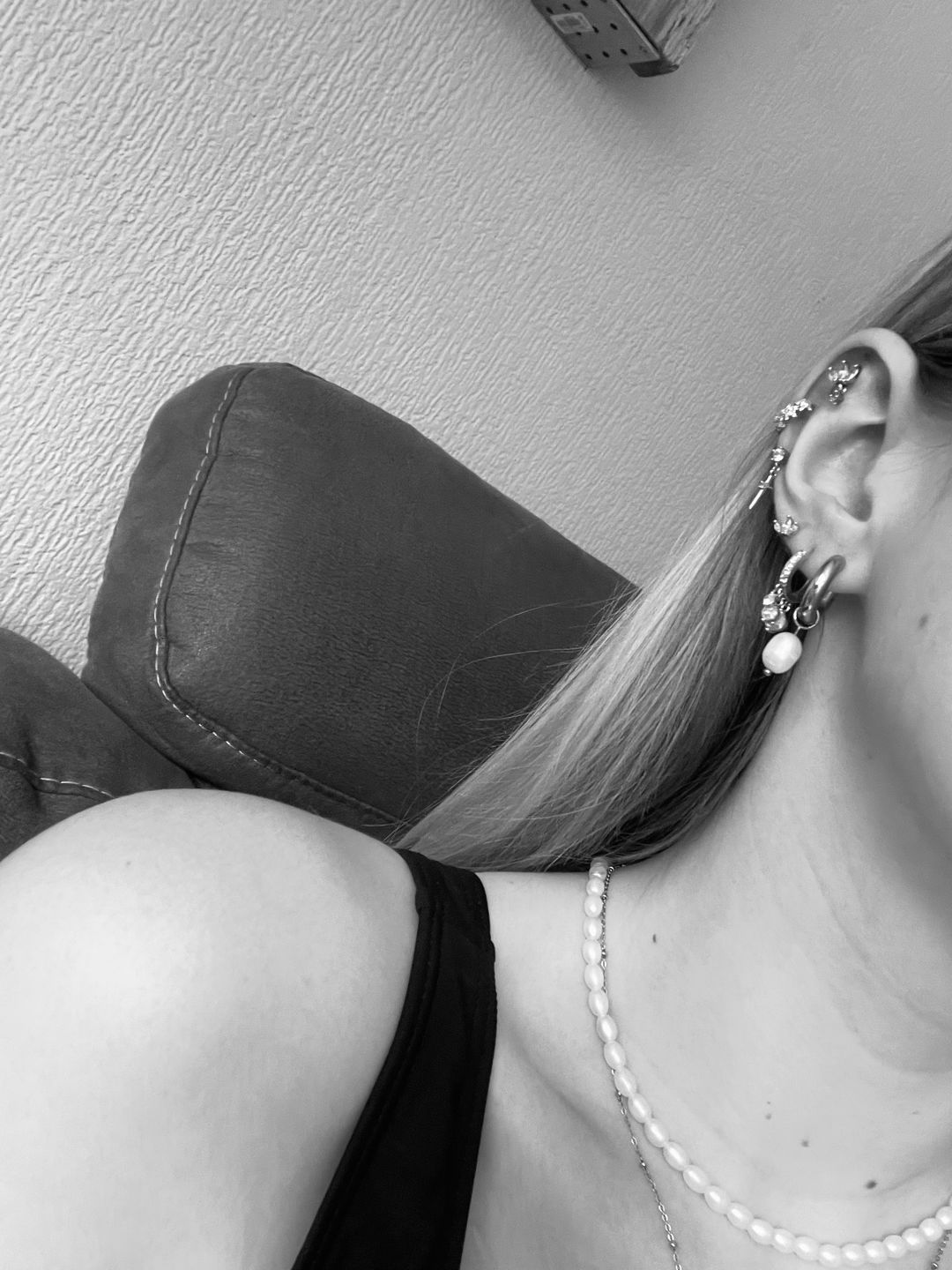 Customer photo review of Dangling Pearl Ohrringe | 18K vergoldet