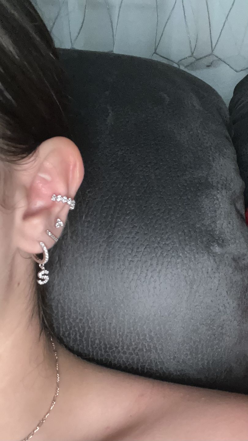 Customer photo review of Brili Ear Cuff | 18K vergoldet
