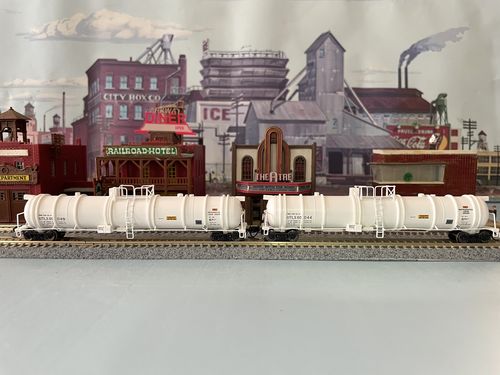 Customer photo review of BLI 3827 Cryogenic Tank Car, UTLX, White, 2-pack, N