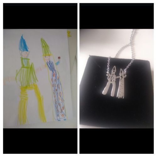 Customer photo review of LOANYA persönliche Kinderzeichnung als Halskette oder Anhänger in Gold
