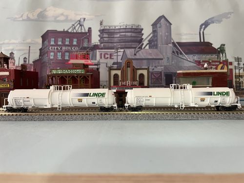 Customer photo review of BLI 3826 Cryogenic Tank Car, Linde, 2-pack, N