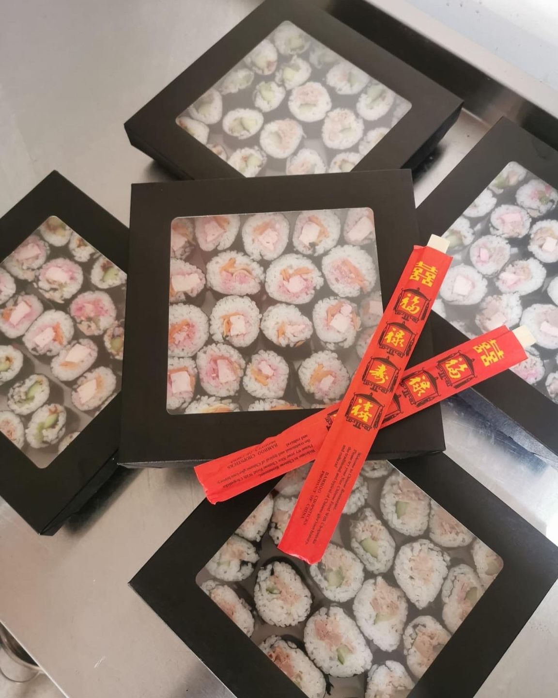 Customer photo review of Premium Cardboard Takeaway Boxes With Cellulose Clear Window Lid