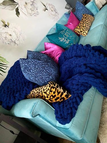 Customer photo review of Luxury Chunky Knit Blanket, Hand-Knitted Yarn Throw Blanket, Soft Throw Blanket