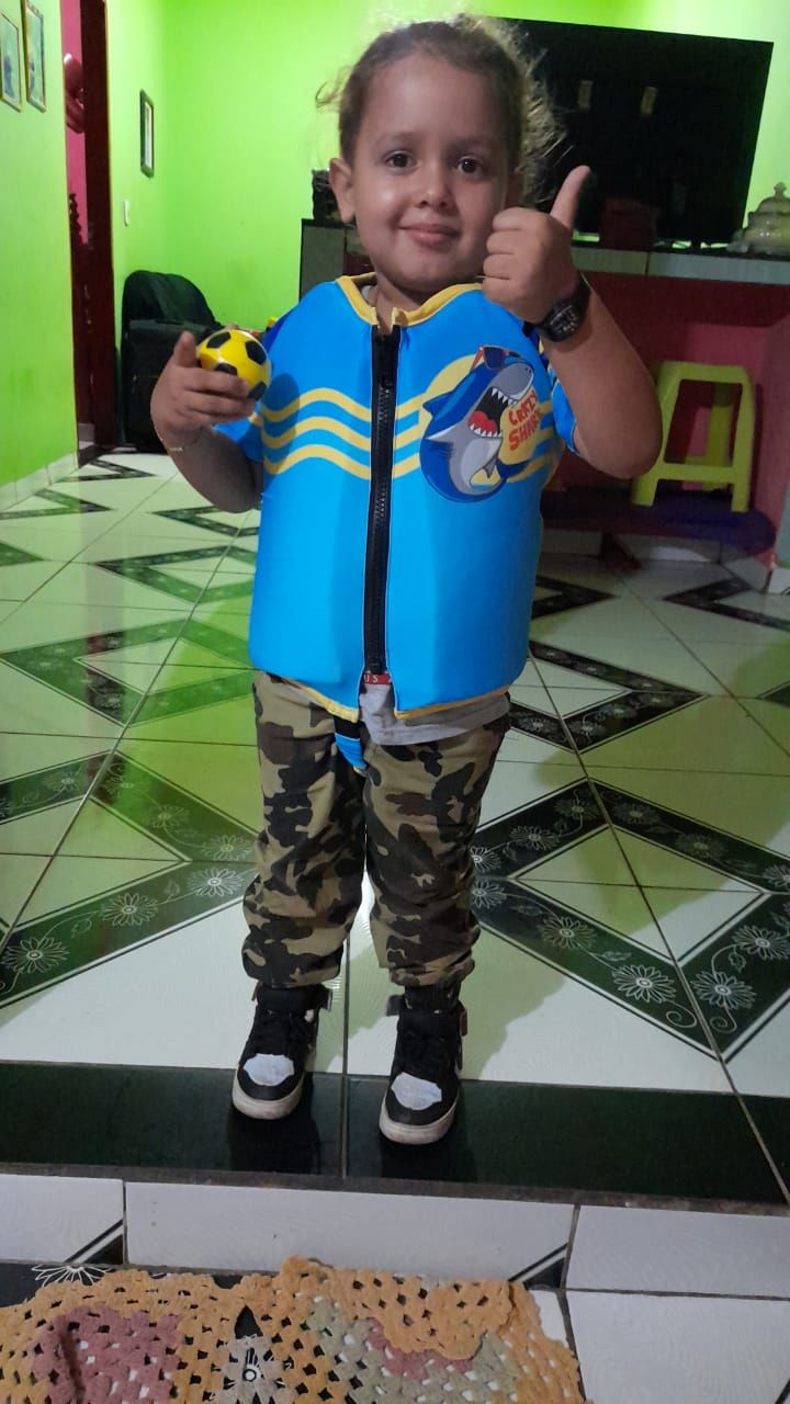 Customer photo review of Camisa Flutuadora Infantil Floater