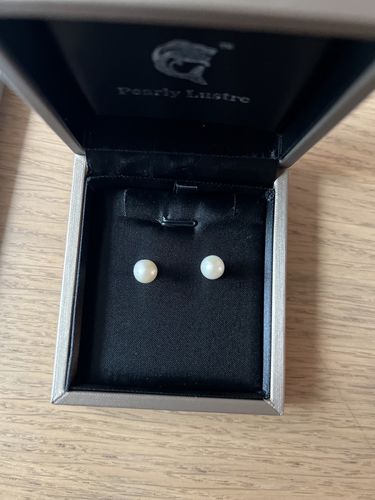 Customer photo review of Elegant Freshwater White Round Pearl Stud Earrings WE00127